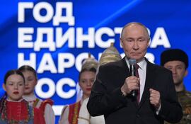 En vísperas del Día de la Ciencia rusa, el presidente ruso Vladimir Putin premió a un joven científico propone extracción de litio de aguas subterráneas.