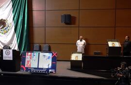 En el Congreso de México fueron exhibidos dos cuerpos de "seres no humanos".