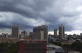 Un sistema de tormentas ingresó al país y se esperan precipitaciones.