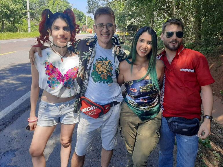Claudia Zárate, Tomás Arredondo, Marie Manzur y Erik Gehre en una escena de la película.