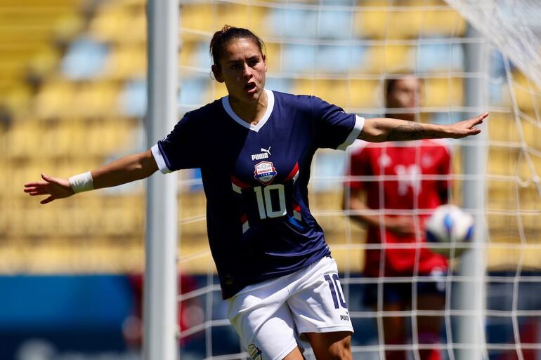 Jessica "Pirayú" Martínez marcó uno de los tantos de la Albirroja en el triunfo 3-1 sobre Costa Rica.