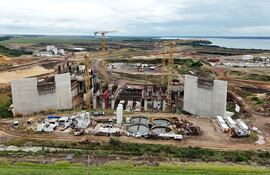 Para avanzar con el hormigonado de la casa de máquinas, EBY sigue esperando que el contratista entregue las garantías exigidas.