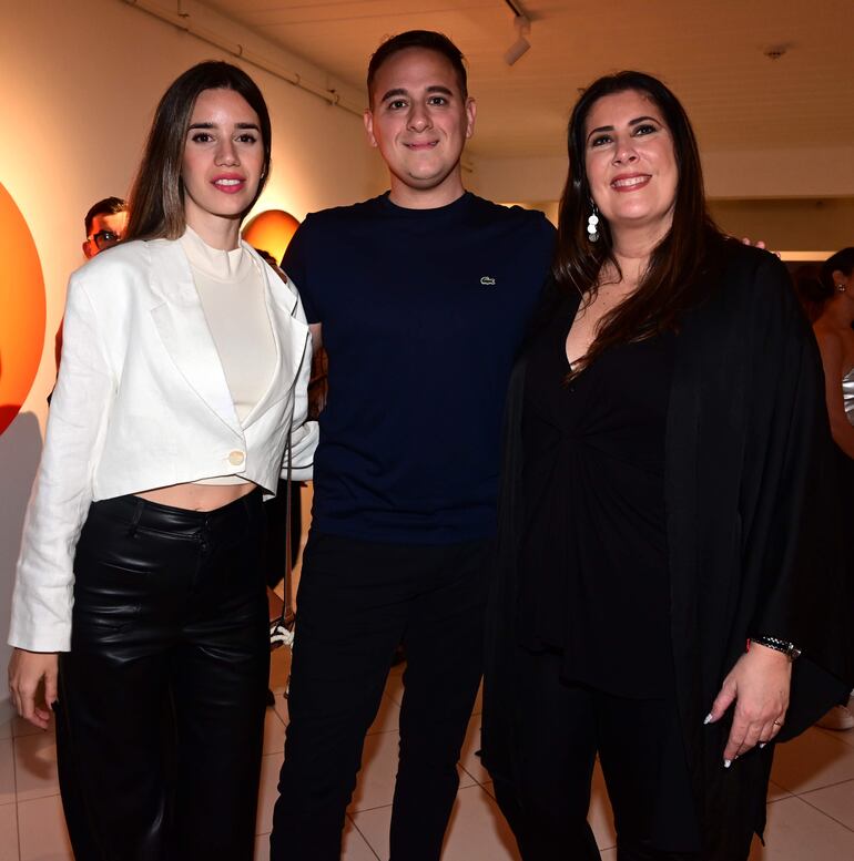 Karen Winekker, Abdala Oviedo y Valeria Gallarini.
