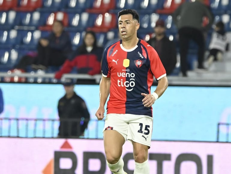 Blas Riveros, futbolista de Cerro Porteño, en el partido frente a Rubio Ñu por la fecha 22 del torneo Apertura 2026 de la Primera División de Paraguay en el estadio La Nueva Olla, en Asunción, Paraguay.