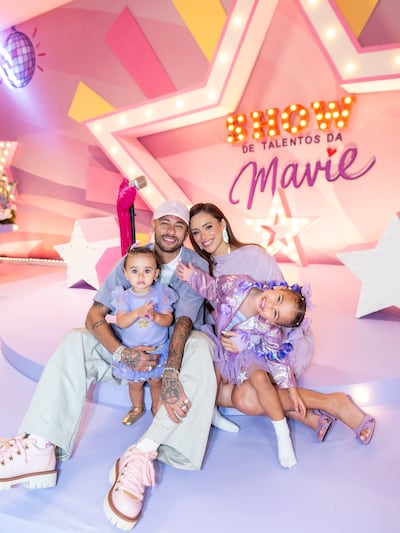 Neymar y Bruna Biancardi con sus hijas Mavie y Mel.