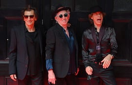 Ron Wood, Keith Richards y Mick Jagger, integrantes de la legendaria agrupación The Rolling Stones, posan en el lanzamiento de su nuevo álbum "Hackney Diamonds".