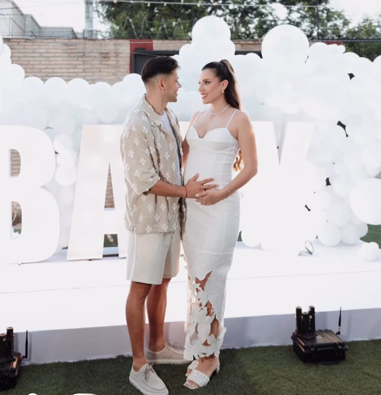 Óscar Romero y Jani González esperan felices y emocionados a su segundo bebé. (Captura de la historia de Instagram de Jani González)