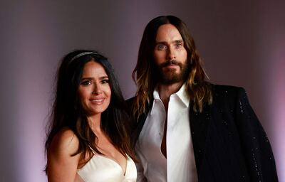 La actriz mexicana Salma Hayek y el actor estadounidense Jared Leto llegando a la gala en Los Ángeles.
