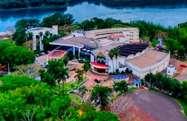 El Hotel Casino Acaray, ícono de la hotelería y el entretenimiento.