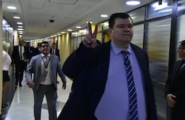 El senador Dionisio Amarilla tildó de "vagabundo" al diputado Raúl Benítez por plantear eliminar la jubilación vip.