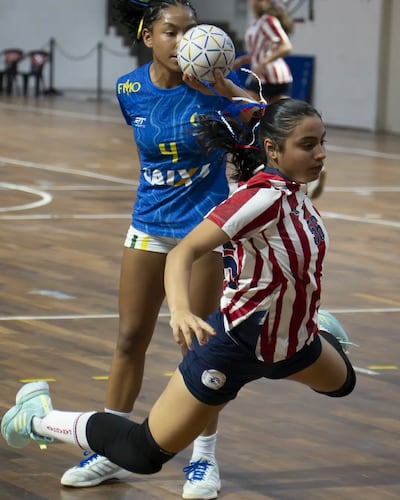 Las cadetes disputan el Sur Centro América Sub 15 en nuestro país.