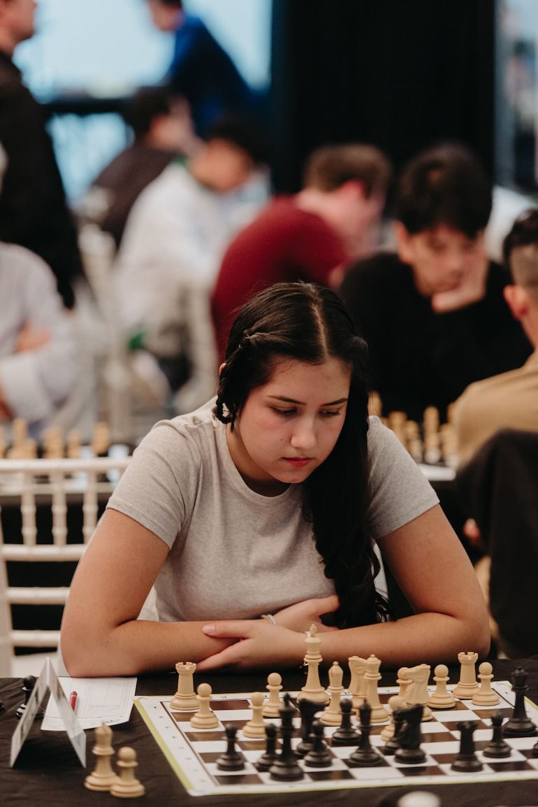 WFM Paula Oviedo Acosta (20 años, con ELO 1887).