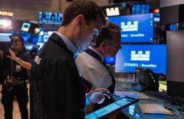 Wall Street abre en rojo, pero con caídas limitadas, un día antes de los comicios en EE.UU.