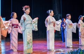 “Kimono Show” es el espectáculo que se realizó en el Teatro del Banco Central del Paraguay