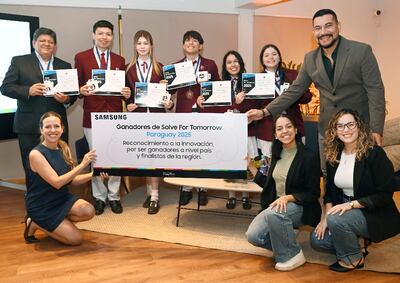 Los ganadores del Solve for Tomorrow Paraguay 2025.