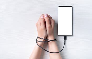 Pantallismo: exceso de uso de dispositivos electrónicos con pantallas.