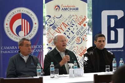 Responsables del torneo de golf en la rueda de prensa.