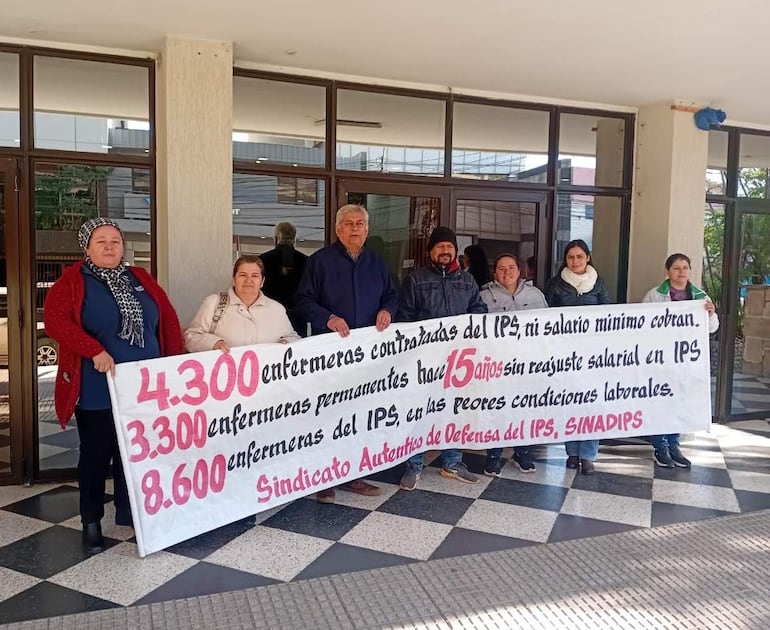 Crisis en IPS: sindicato denuncia que hay renuncia masiva a causa de la precariedad laboral - Nacionales