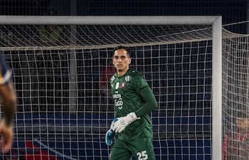 El portero de Cerro Porteño, Roberto "Gatito" Fernández en el duelo ante Guaraní, válido por la vigésima ronda del torneo Apertura 2026.