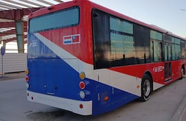 Buses eléctricos donados por Taiwán, que van a transportar a los voluntarios de los Juegos Panamericanos Junior ASU 2025.