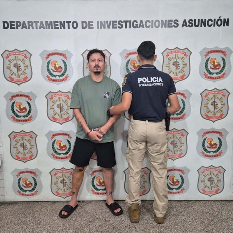 Cristhian Rubén Acosta Rivas, alias Jyva karẽ o Cristhian Guaraní, preso en Investigaciones de Asunción.