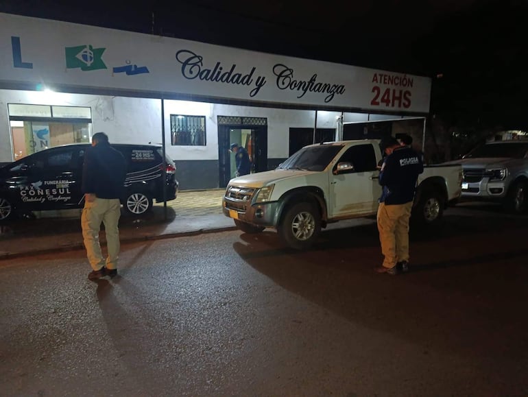 Intervención policial en Funeraria Pax Conesul, tras una balacera contra el local.