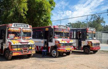Municipalidad de San Lorenzo realizó control y demoró 4 buses de líneas internas por cobro indebido de pasaje.