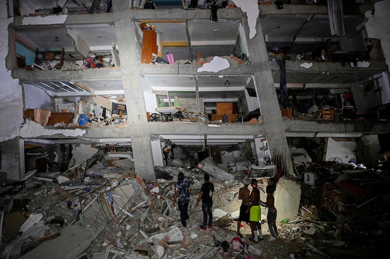 El doble terremoto en Venezuela deja miles de heridos y decenas de muertos. En la imagen un edificio en Catia La Mar, en el estado de La Guaira.