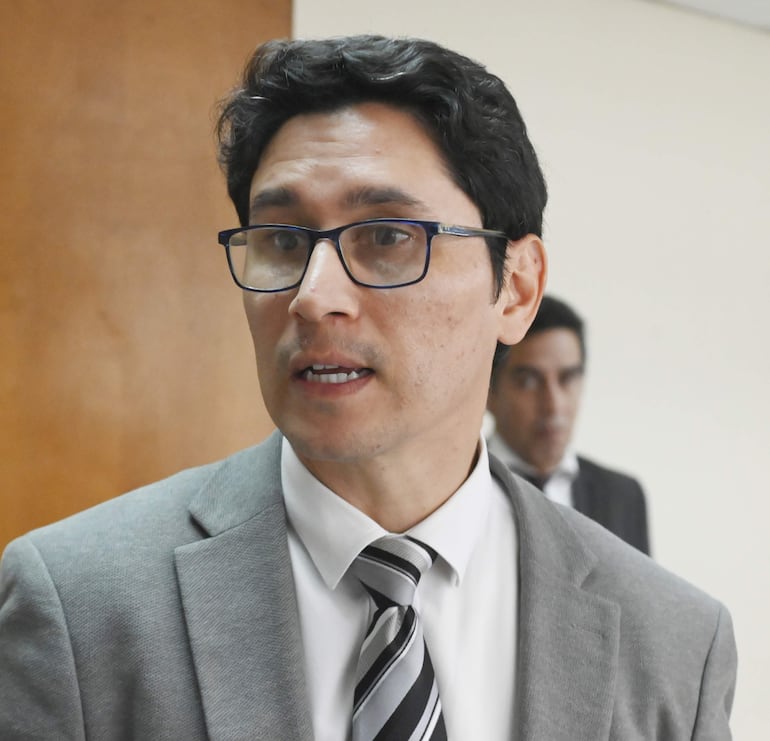 Abog. José Armoa, representante legal de la familia de la víctima. Ejerce la querella adhesiva.