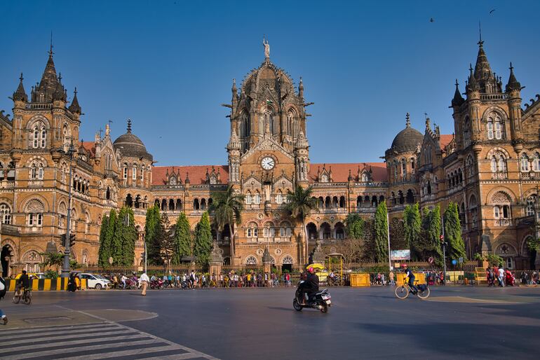 Chhatrapati Shivaji Maharaj Terminus tren de la estación de tren en Mumbai, India.