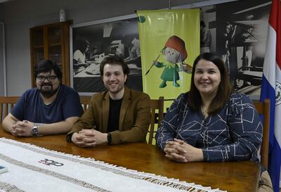 El violinista Óscar Aguilar Mas, el maestro Ernesto Estigarribia y la directora general de la OSN, María Victoria Sosa, dieron detalles acerca del concierto que ofrecerán hoy en el Teatro Municipal.