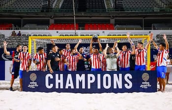 Los Pynandi celebran el título en arenas mexicanas, derrotando a las selecciones de México, Portugal y los Estados Unidos.