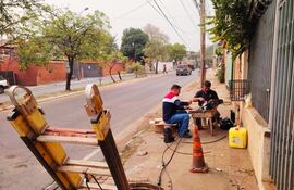Funcionarios de Copaco trabajan para la reposición del servicio.