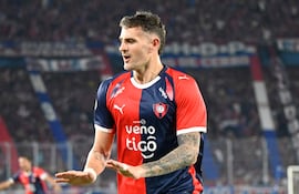 El argentino Pablo Vegetti, jugador de Cerro Porteño, festeja un gol en el partido frente a Sportivo Cristal por la fecha 6 de la Fase de Grupos de la Copa Libertadores 2026 en el estadio La Nueva Olla, en Asunción, Paraguay.
