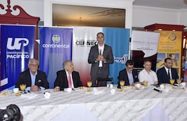 El ministro del MIC, Marco Riquelme participó de un encuentro de trabajo con empresarios de diferentes sectores.