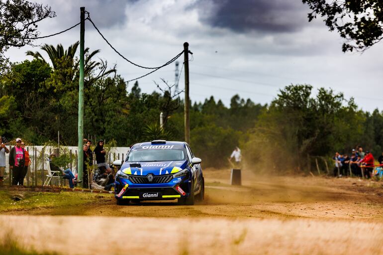 Luigi Contín y Cecilia Cedrés, con el Renault Clio V Rally4, del Gianni Motorsport,   sobresalieron en casa y ganaron la clase CO4.