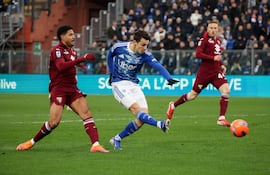 COMO (Italy), 24/01/2026.- Como 1907's forward Anastasios Douvikas (R) scores the 1-0 goal during the Italian Serie A soccer match Como 1907 vs Torino FC at Giuseppe Sinigaglia stadium in Como, Italy, 24 January 2026. (Italia) EFE/EPA/ROBERTO BREGANI