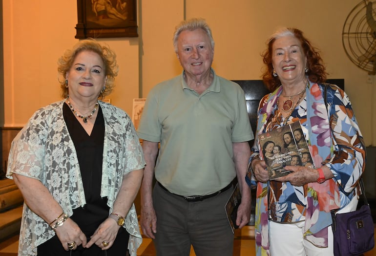 Gilda Medina, Luis Szarán y Gisella Von Thümen.