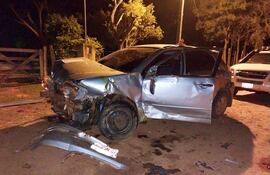 Estado desastrozo en el que quedó el automóvil después del accidente.