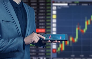 En esta revista especial se encara el apasionante mundo del sector financiero, destacando a los líderes y visionarios que han desempeñado un papel fundamental en el progreso económico del país.