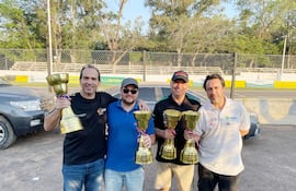 Los “Diego”, Domínguez y Cruz, juntos a Peki Nunes y Ramiro Ayala.