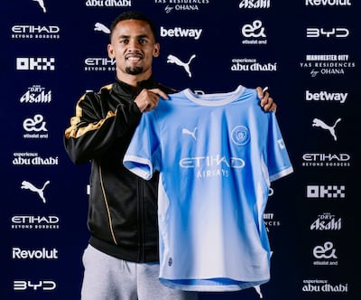Iliman Cheikh Baroy Ndiaye, nuevo futbolista del Manchester City, el quinto club en su carrera después de Sheffield United, Hyde United, Olympique de Marsella y Everton.