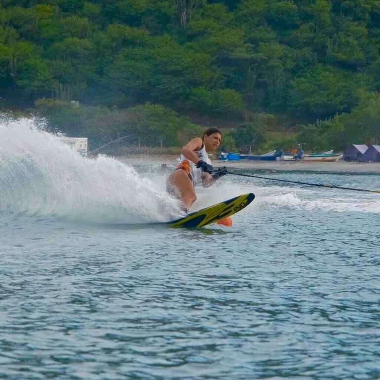 Constanza Codas no se amilanó ante los desafíos en el esquí  y se perfila como una gran atleta para nuestro país, con tan solo 16 años.