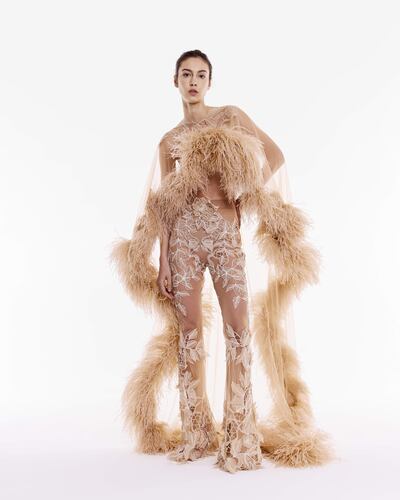 La colección Cápsula de Saiach incluye piezas exclusivas, como vestidos de noche, cóctel y conjuntos.