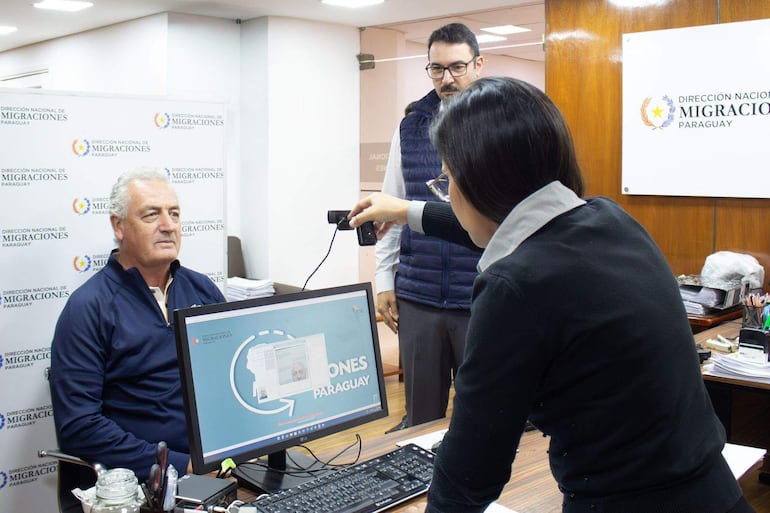 Gustavo Alfaro tramita su residencia permanente en Paraguay