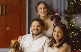 ¡Hermosa familia! José Ayala y Sofi Gómez Abreu con su hija Sol Judith.