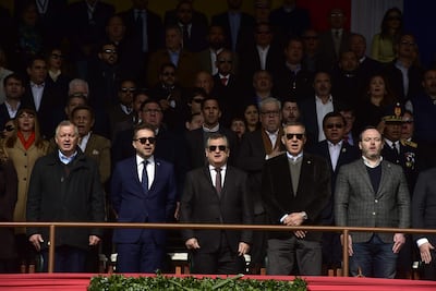 Primero desde la izquierda, el ministro de Agricultura y Ganadería, Ing. Santiago Bertoni, con el titular del MIC, Ing. Luis Castiglioni y otros, en el palco del Ruedo Central, en la inaguración oficial de la Expo 2023. Foto de Gustavo Machado