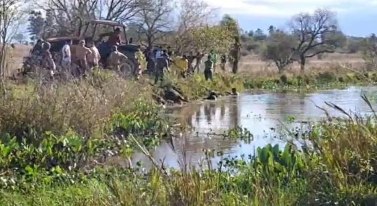 Comitiva policial y fiscal realizó una intervención en un tajamar en busca de la adolescente desaparecida.