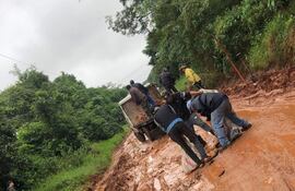 Pobladores de la compañía Caazapá piden pavimentación pétrea en el tramo que conecta con la ruta PY01.