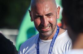 Sergio Daniel Orteman Rodríguez (47 años), entrenador uruguayo al frente del Sportivo San Lorenzo, que logró el ascenso a la máxima categoría.